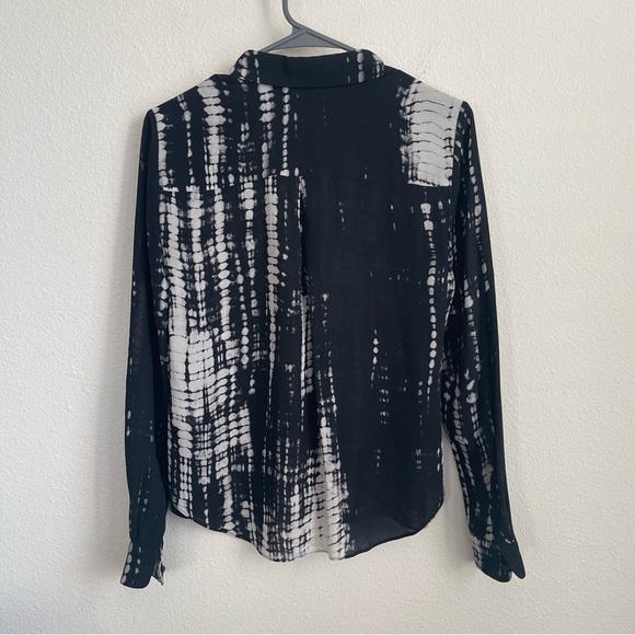 A.L.C. 100% Silk Button Down Long Sleeve Pattern Shirt - Picture 5 of 7